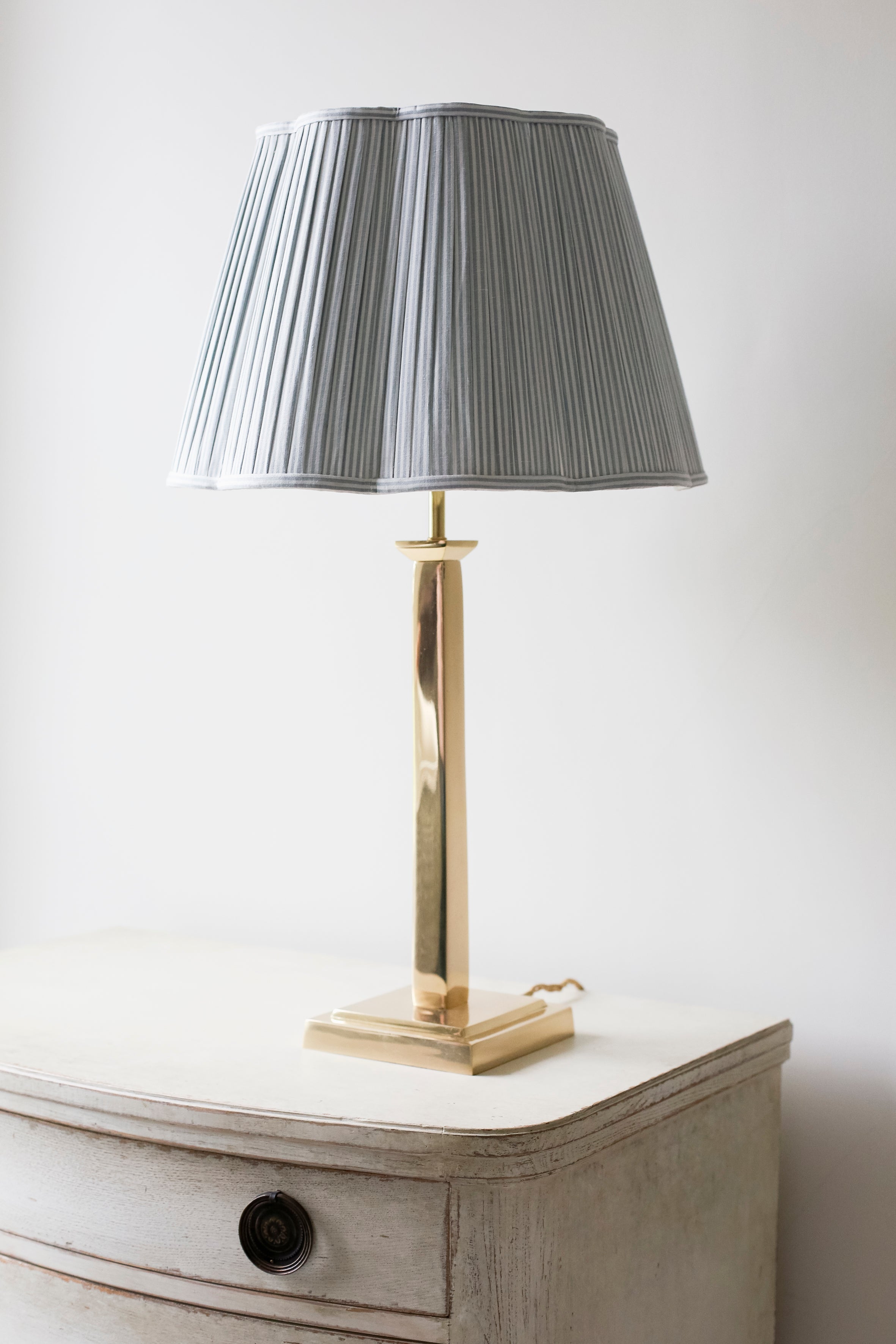 Square base brass lamp base