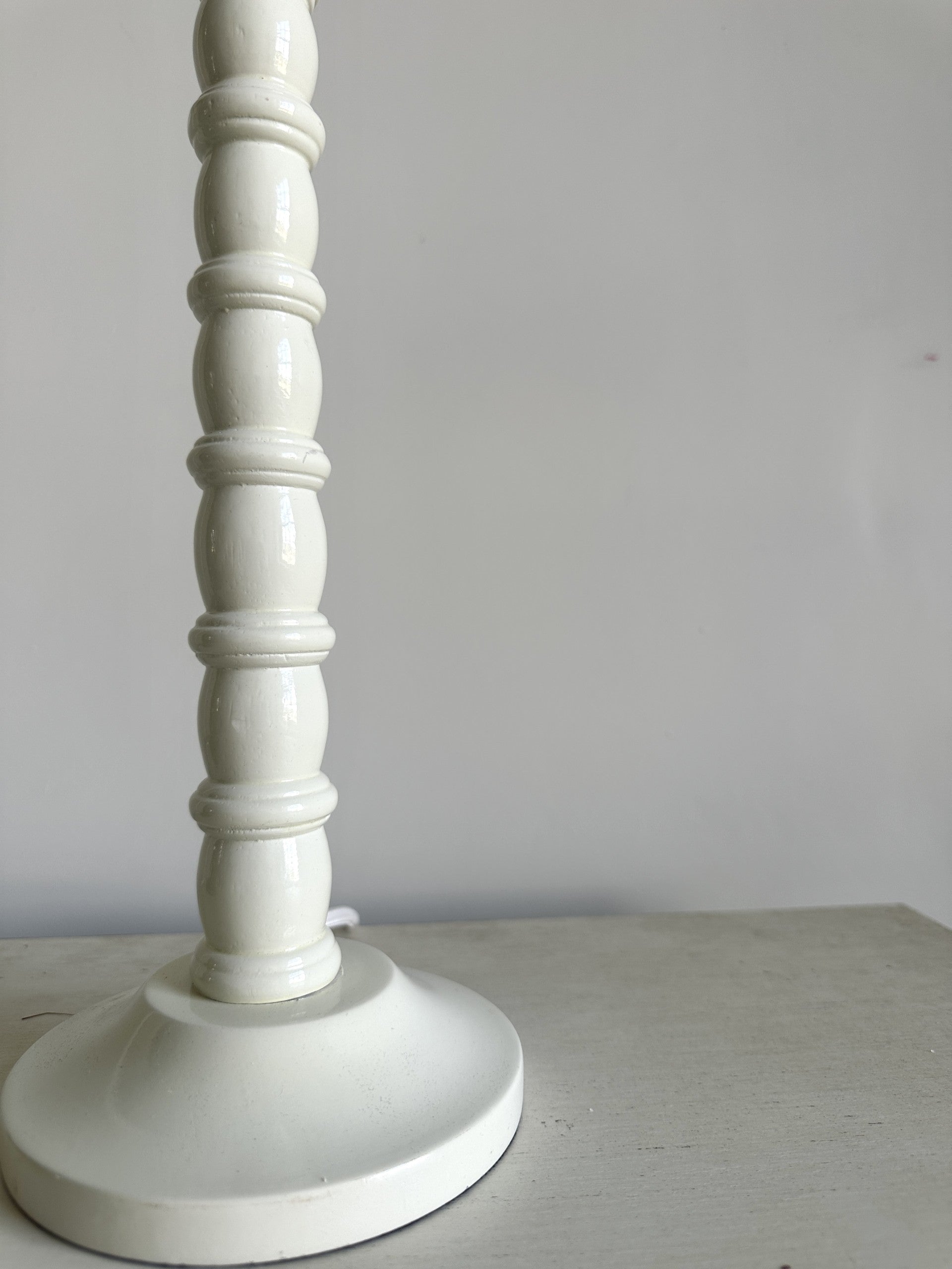 BOBBIN LAMP IN IVORY