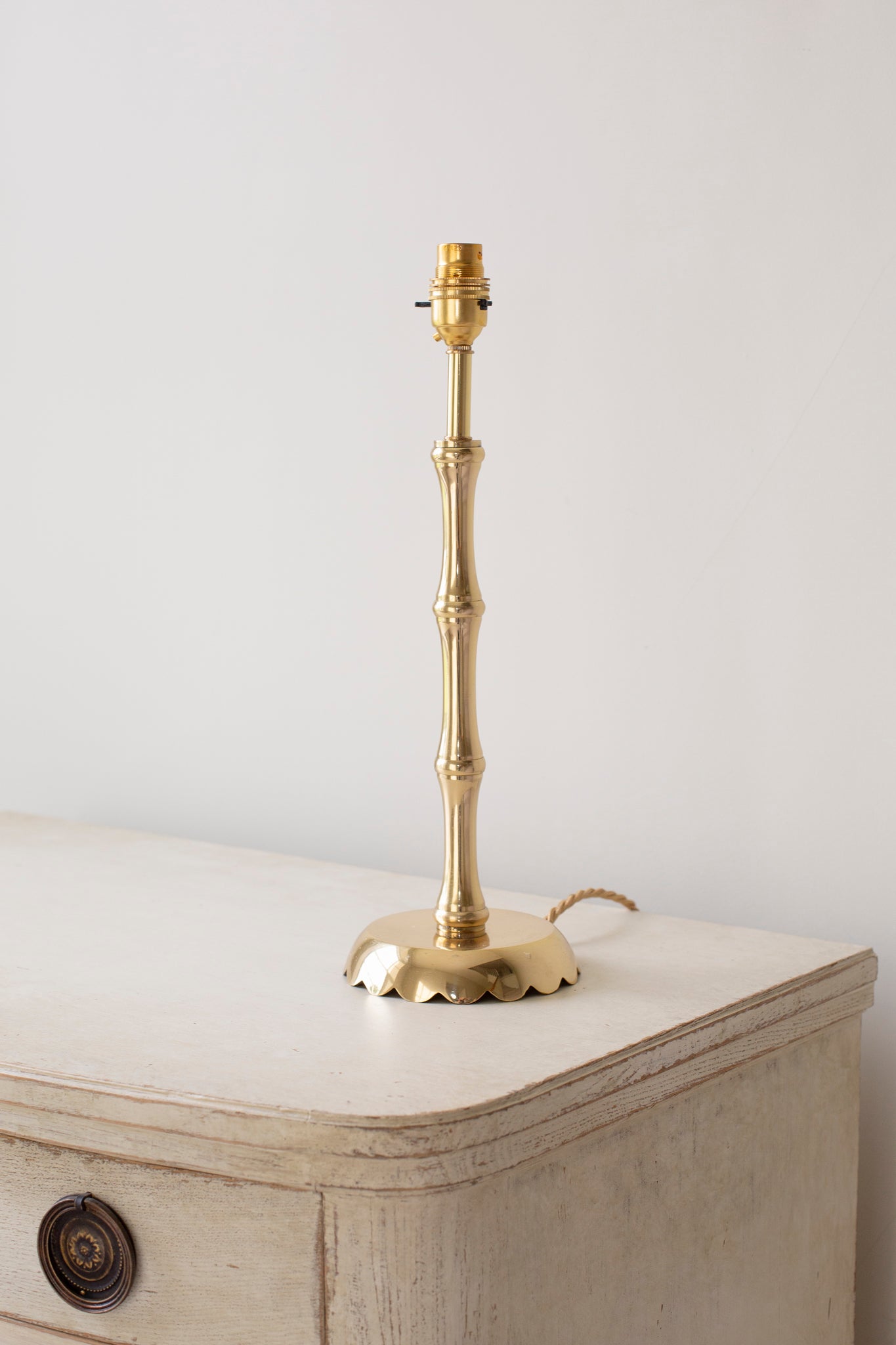 Brass bamboo lamp with scalloped base