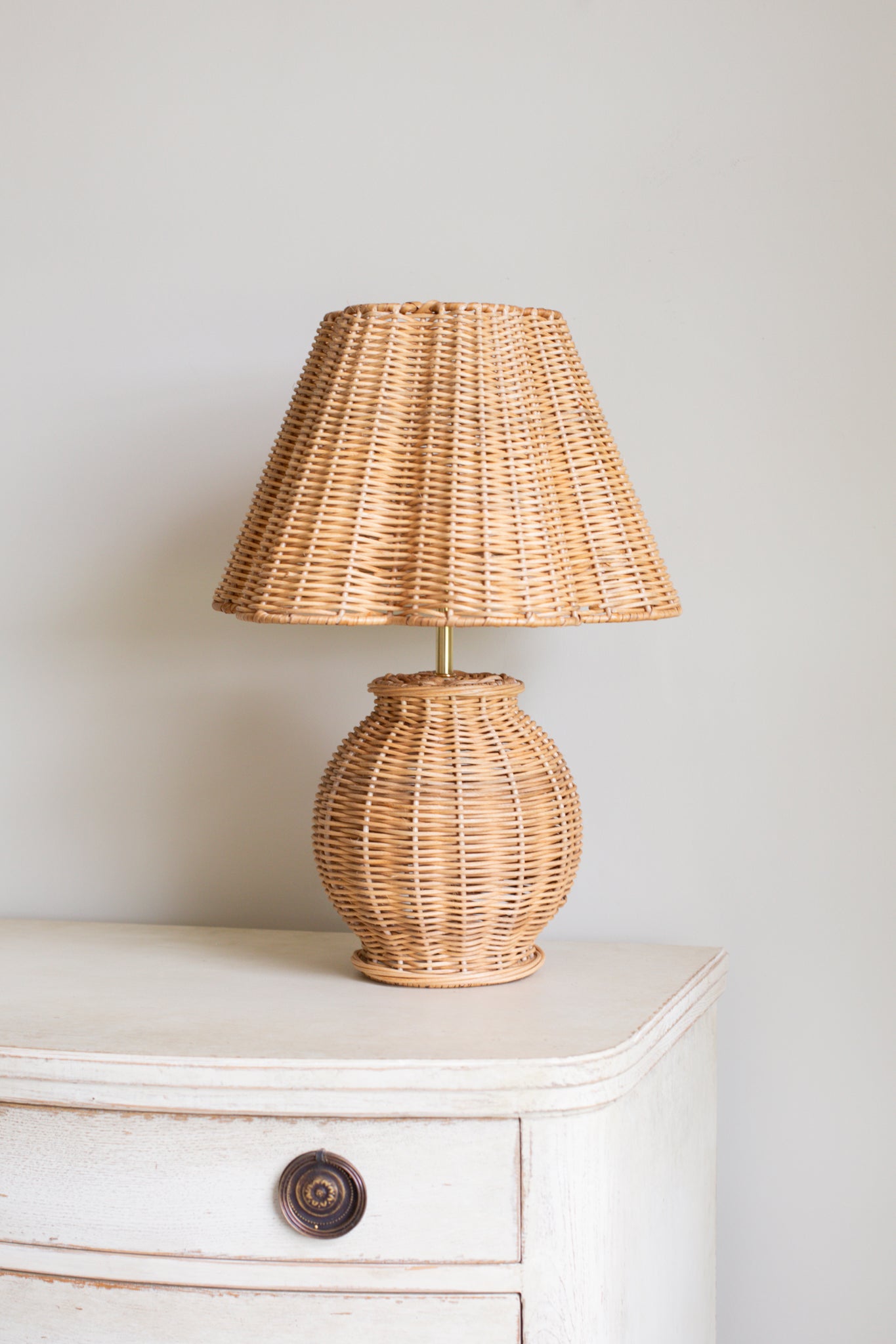 RATTAN SCALLOPED LAMPSHADE