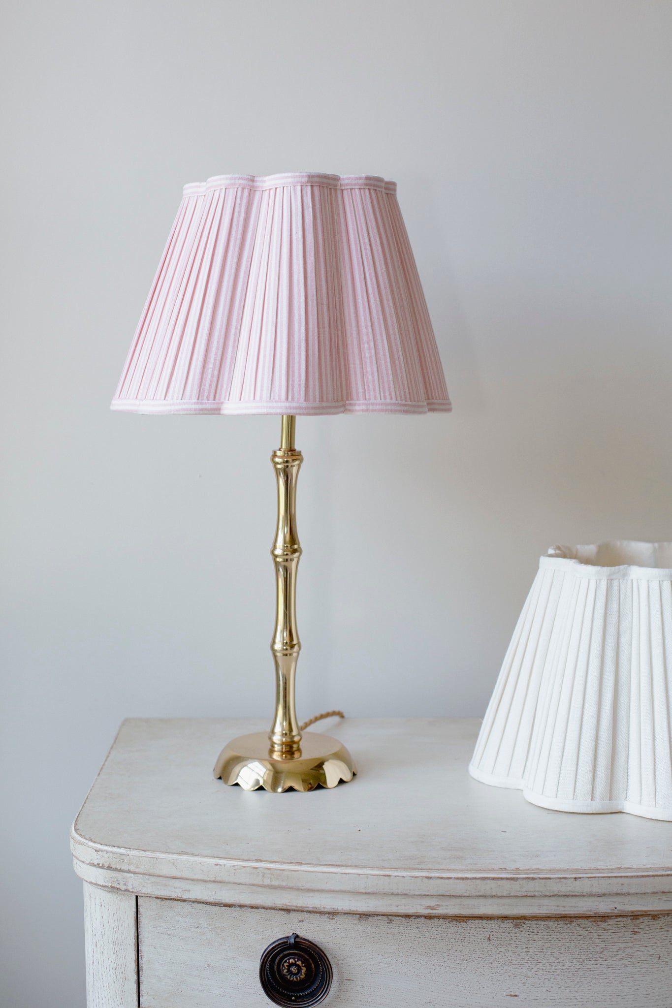 Brass bamboo lamp with scalloped base