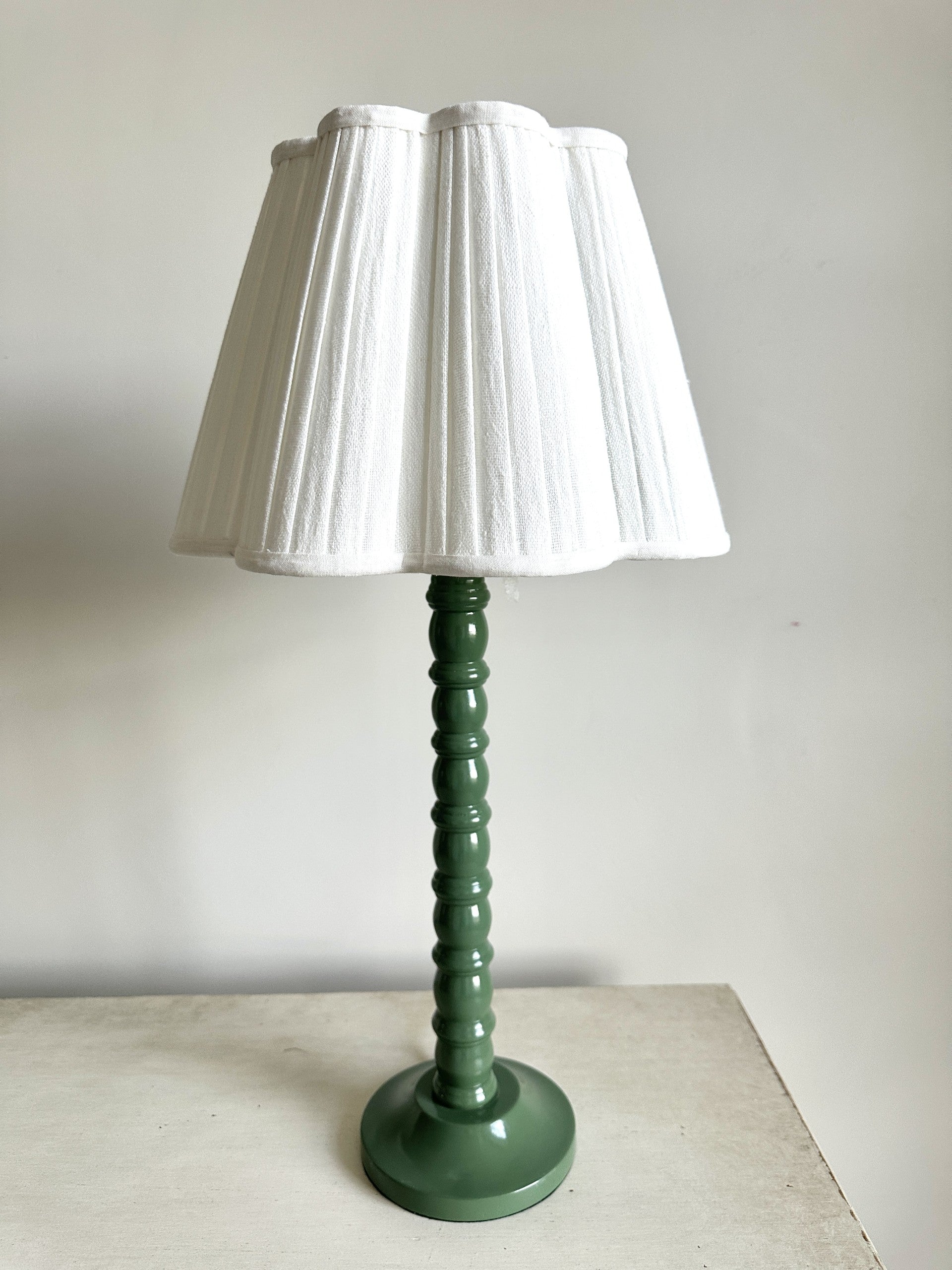 BOBBIN LAMP IN MOSS GREEN